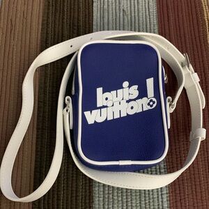 Louis Vuitton

6 1/2” H x 4.25Wx 1.5”D